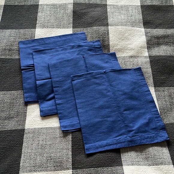 Crate and Barrel Napkins - Set of 4 - Picture 1 of 4